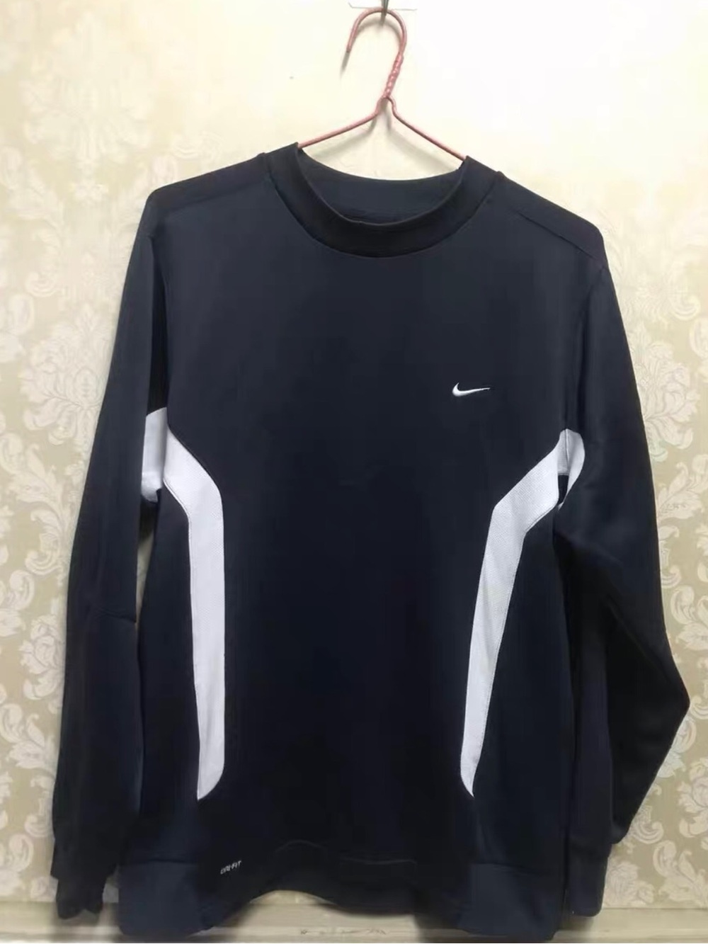 Nike Black and White Long-Sleeve Athletic Crew